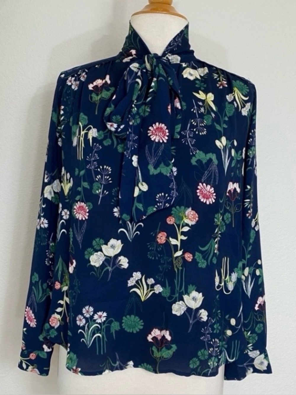 3/$25 Ann Taylor LOFT Womens Navy Blue Floral Neck Tie Blouse XSP Classic Preppy
